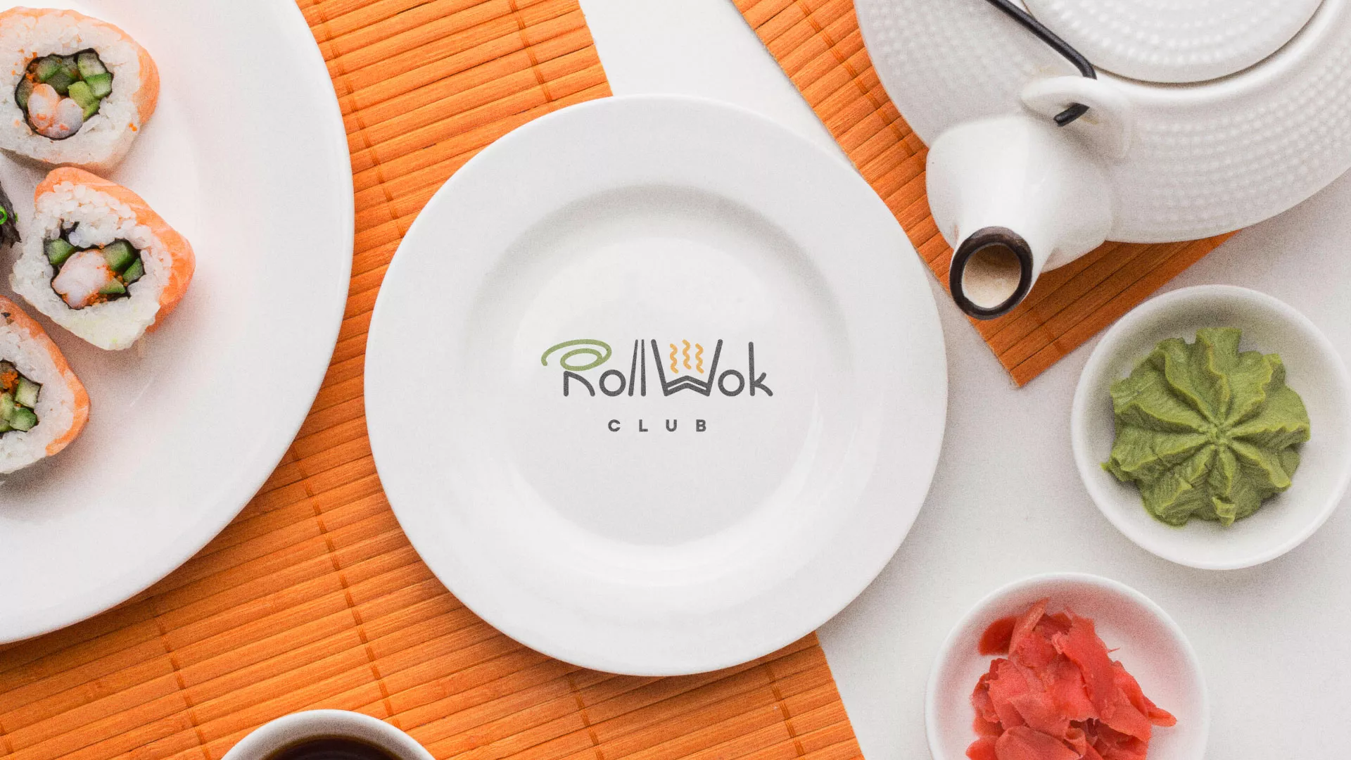 Разработка логотипа и фирменного стиля суши-бара «Roll Wok Club» в Мантурово